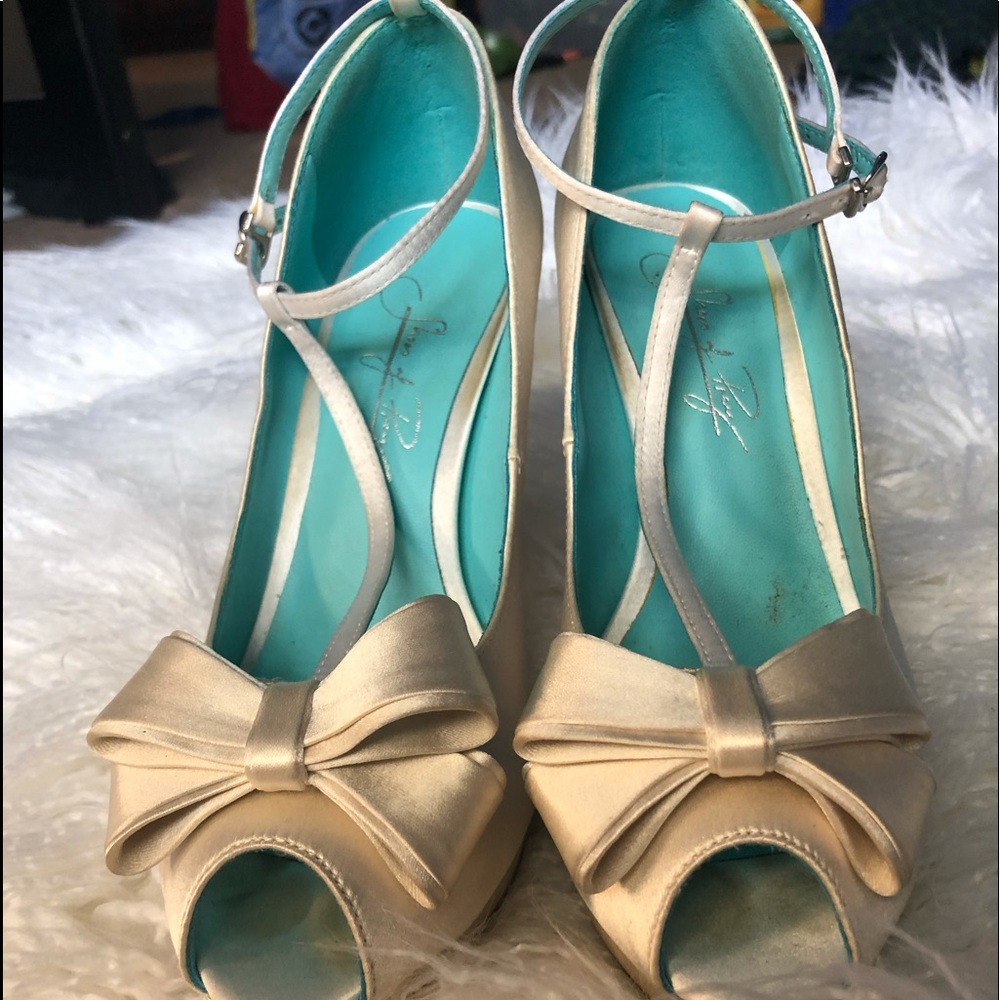 Women's shoes